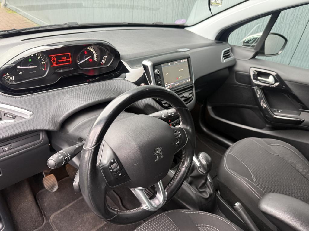 Peugeot 208 1.2 puretech blue lease executive 5-drs