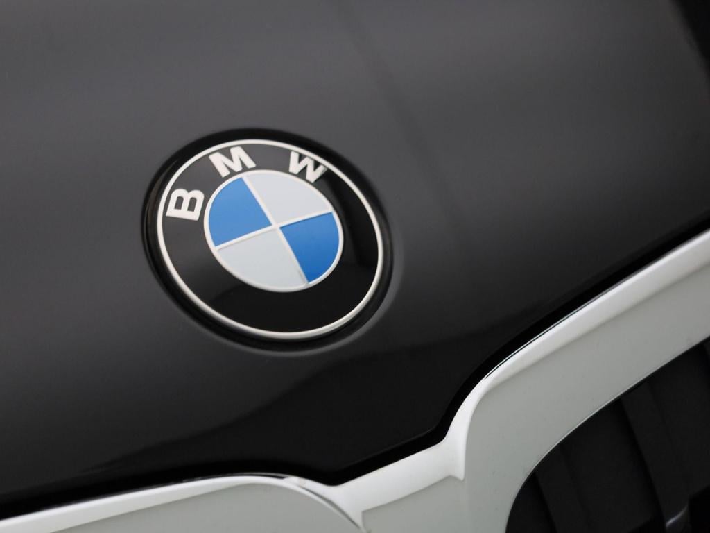 BMW 3-serie 318i business edition | virtual cockpit | navigatie | leder | c