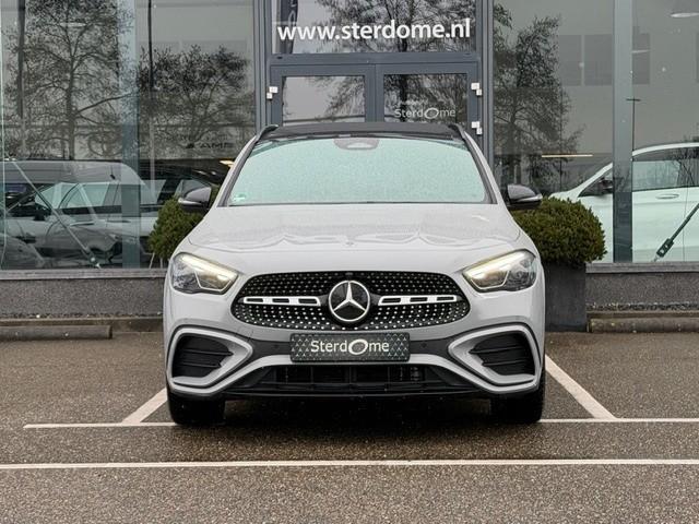 Mercedes-Benz Gla-klasse 180 amg line i 2025 i panorama dak i manufaktur al