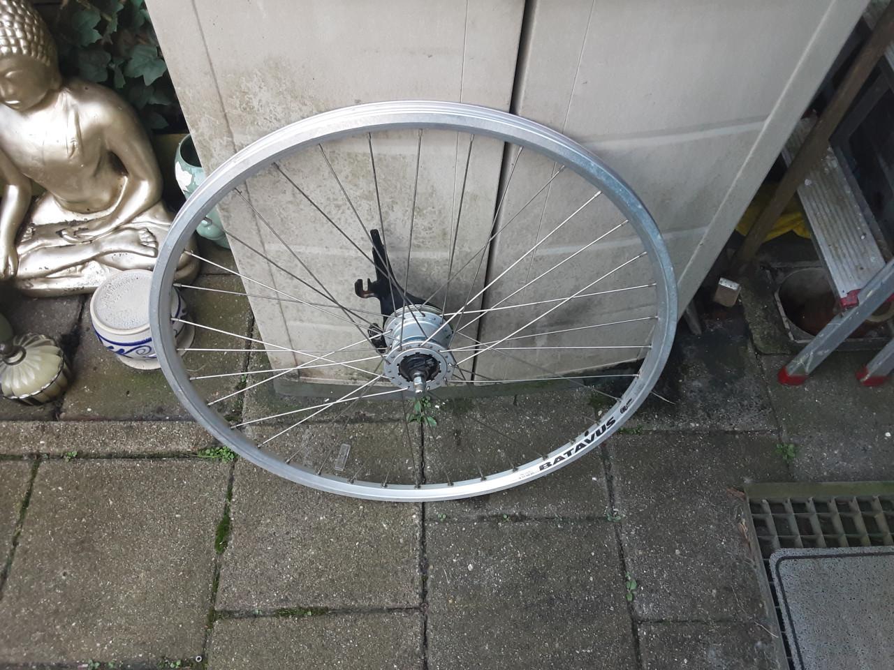 Batavus 28 inch shimano voorwiel, naafdynamo, rollerbrake rem