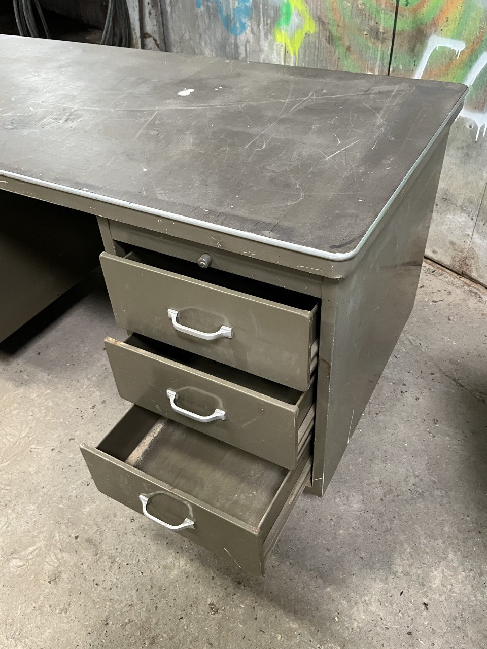 Bureau metaal