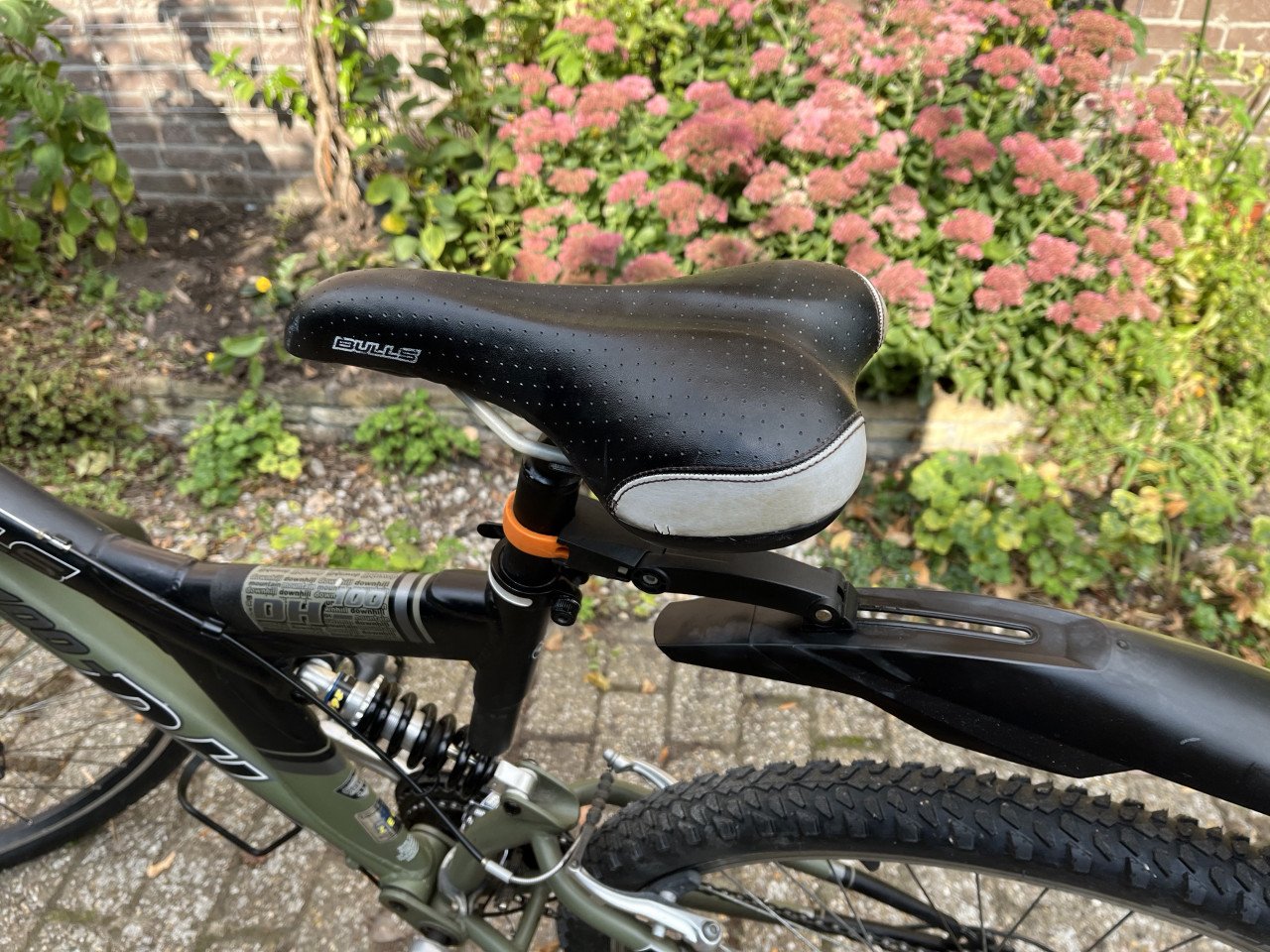 Mountainbike Bulls DH-100 Sport 21 versn. vering 1 sch rem enz.