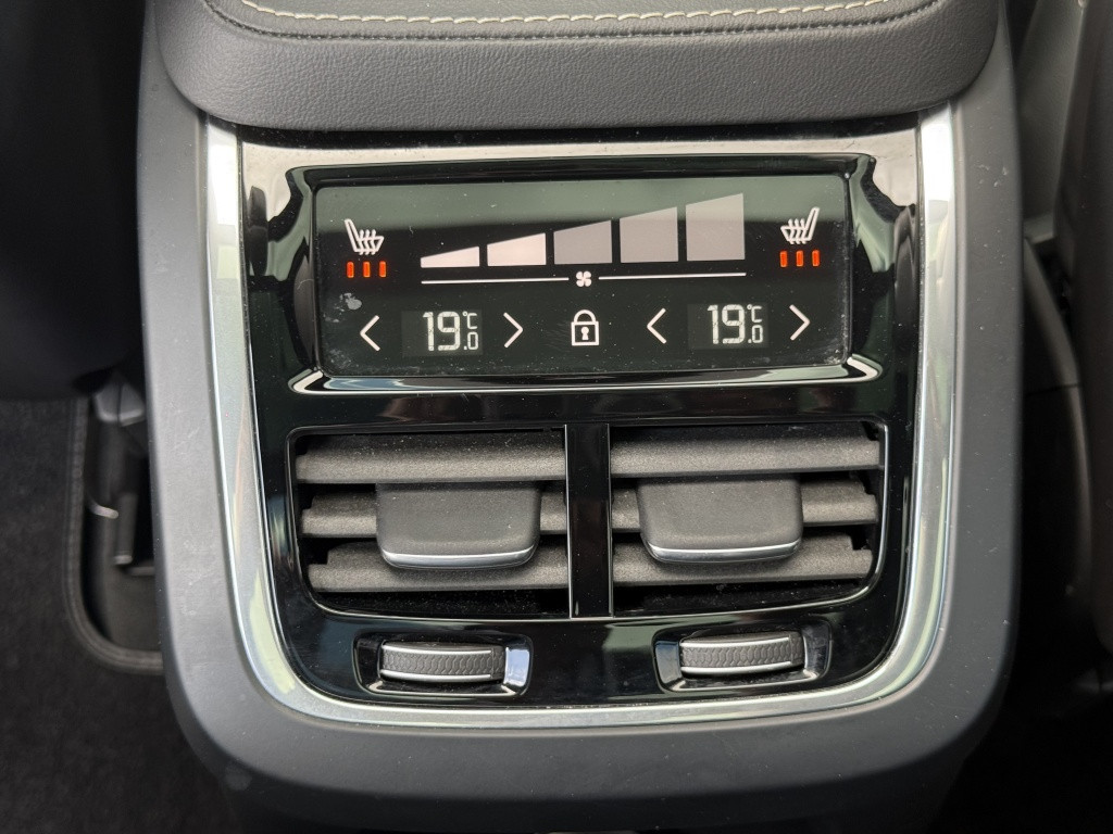 Volvo XC90 t8 455pk recharge ultra dark| full options ! luchtvering b&w sou