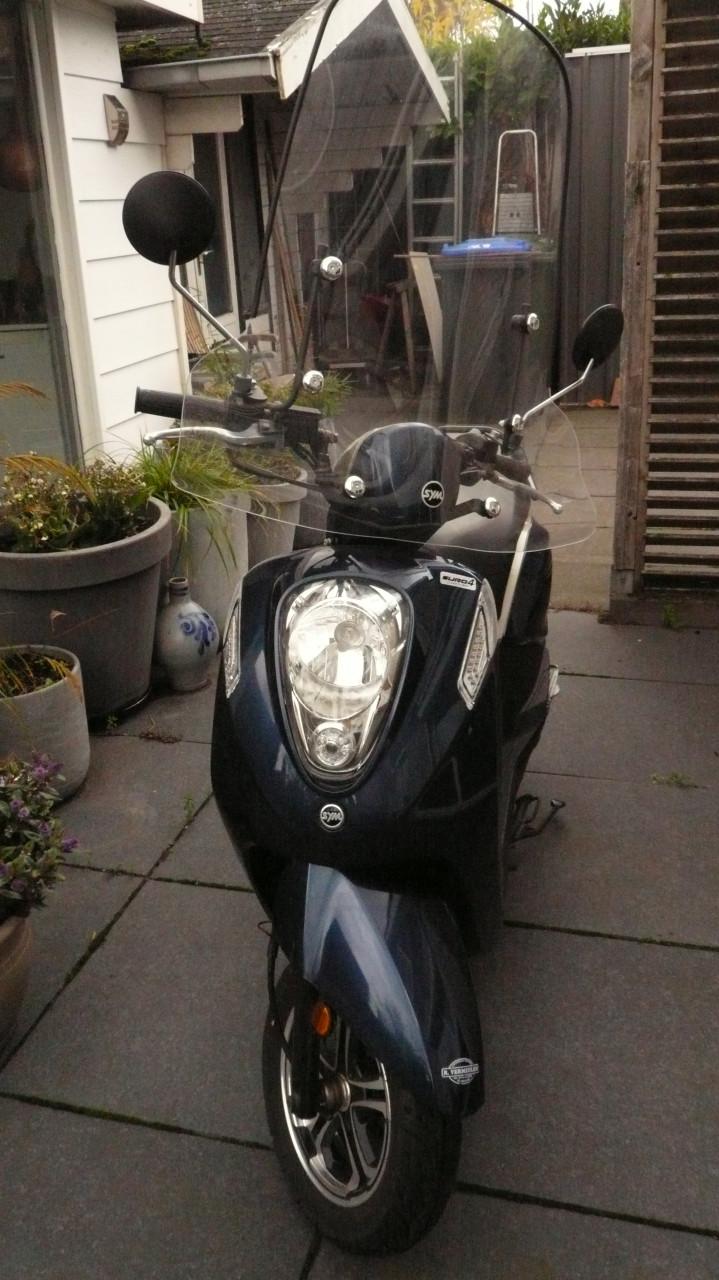 Sym mio snorscooter als nieuw.