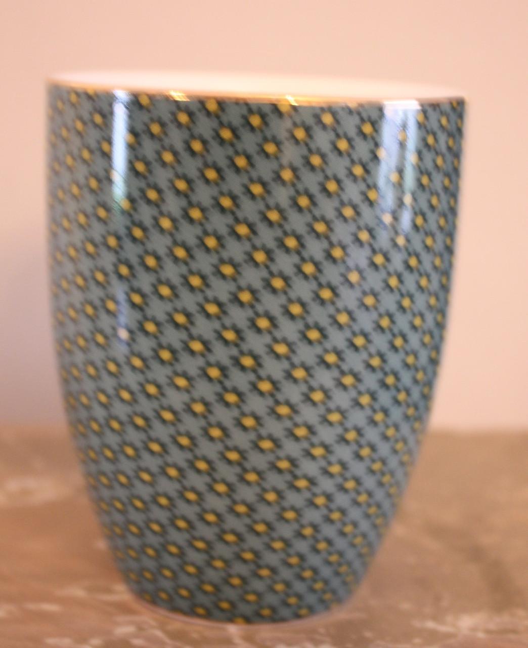 Nieuwe mok groen met gele zonnetjes