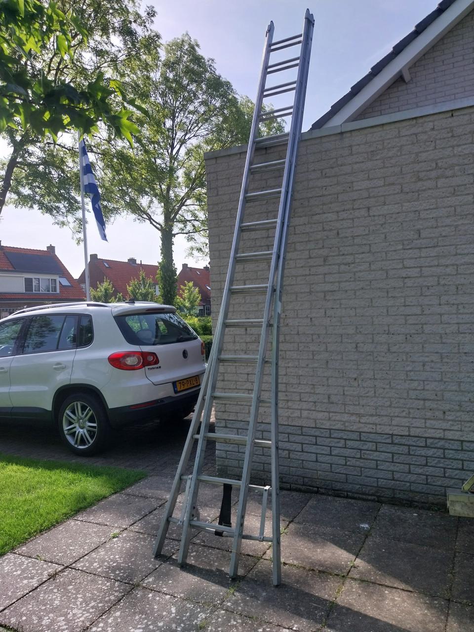 Uitschuifbare ladder