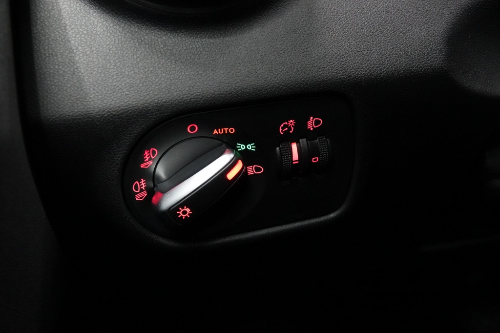 Audi A1 s-line 1.4 tfsi | automaat | pdc | navi | bluetooth |