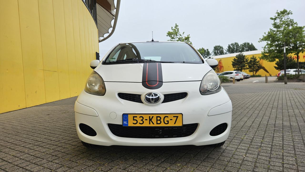 Zuinige TOYOTA AYGO 1.0 vvti Luxe X-cite White / 97.936 km !