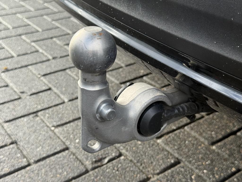 Volvo XC40 b4 197pk plus dark |adap.cruise| trekhaak | camera| elektrische