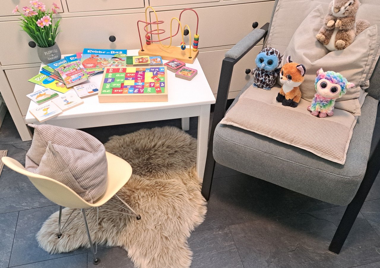 Mooie, stevige en veilige kindertafel & stoel