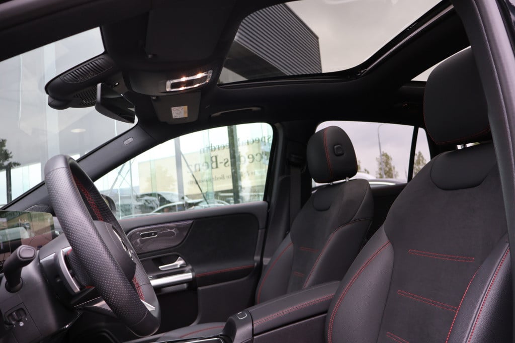 Mercedes-Benz Gla-klasse 250 e edition amg line l facelift l panoramadak l 