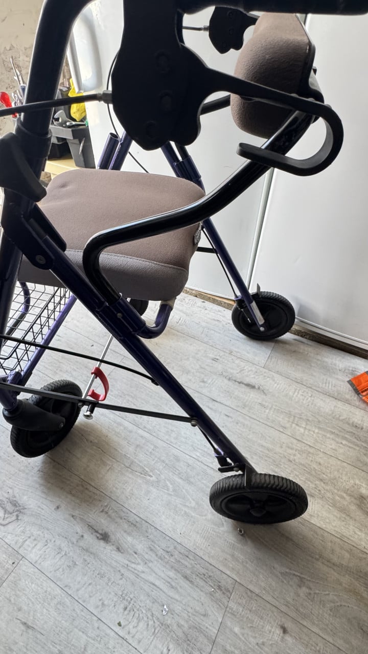 Rollator en rolstoel in 1