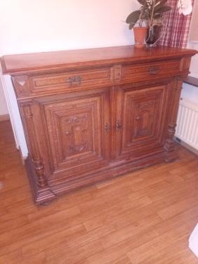 Eikenhouten kast (dressoir)