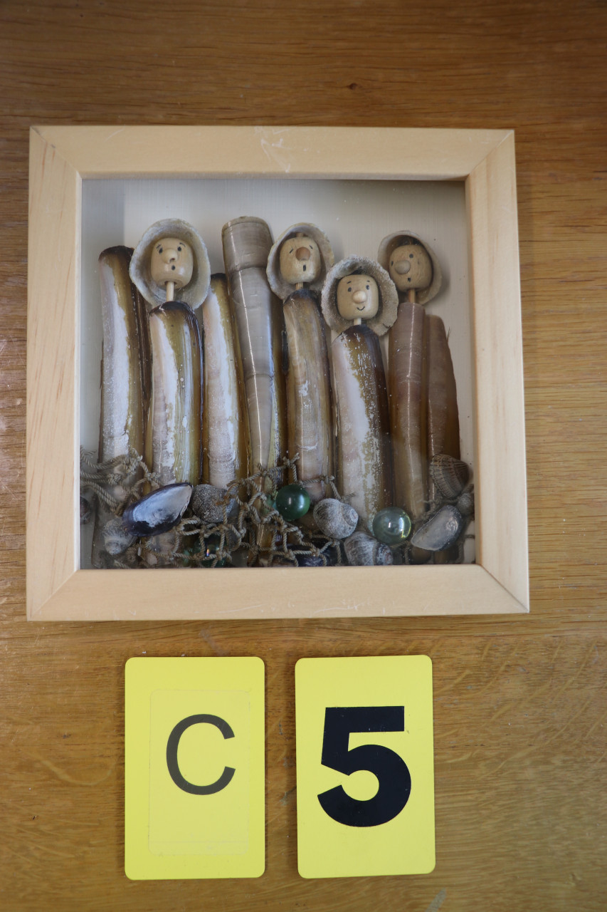 Origineel Zeeuws souvenirtje Messenheften met kopjes Gemaakt van zeeproduct