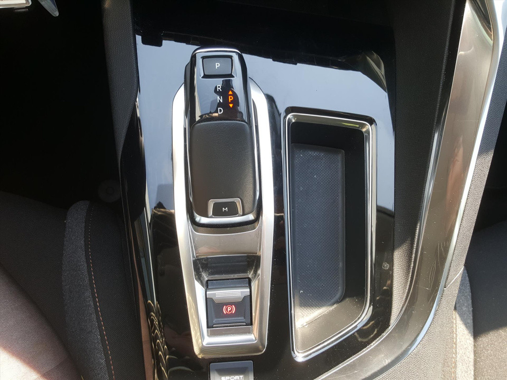 Peugeot 3008 active 1.2 puretech-130pk (vol)automaat (eat8) cruise & climat