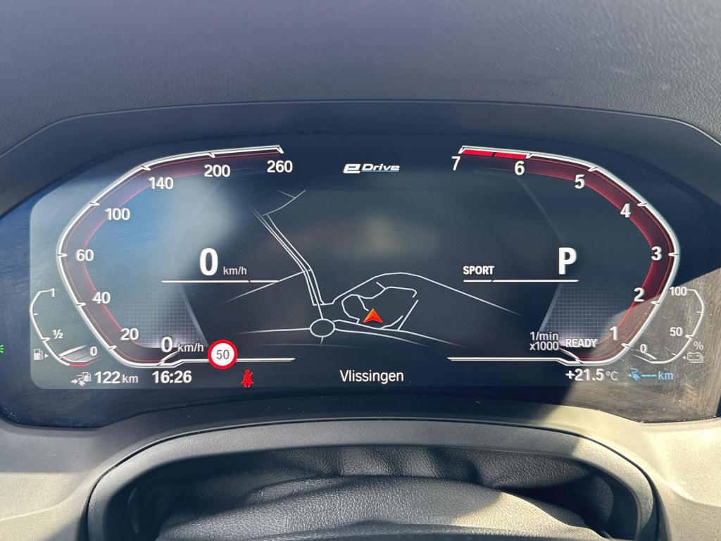 BMW 3-serie touring 330e sportline | panodak | plug-in hybrid
