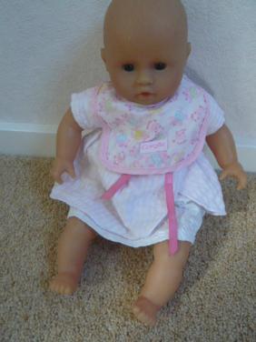 BABYPOP MET SLAAP OOGJE EN ZACHT LIJFJE 32 CM