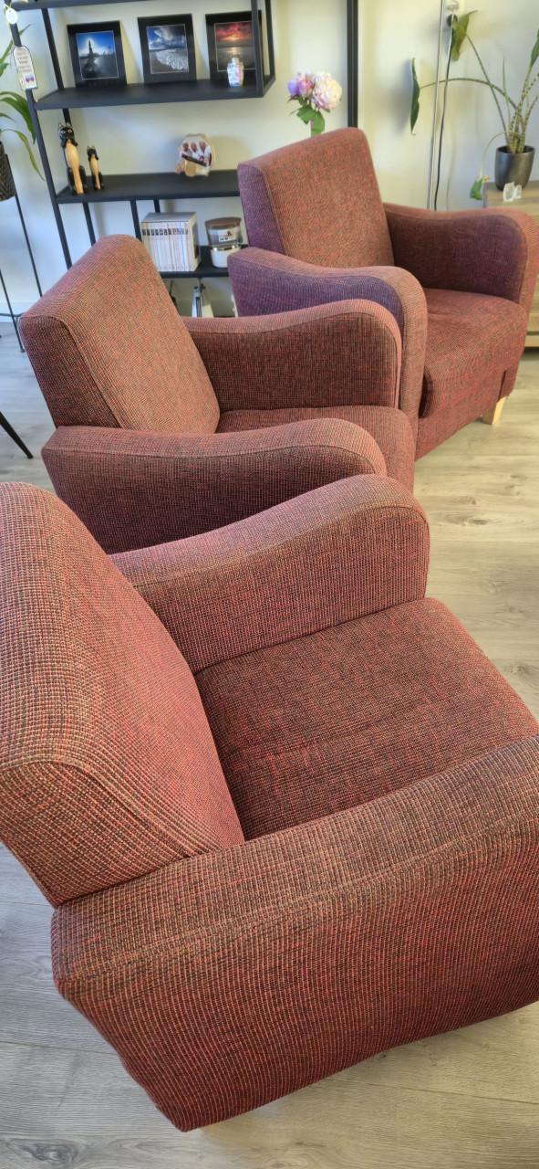 Gratis 3 goed zittende en uitziende fauteuils.