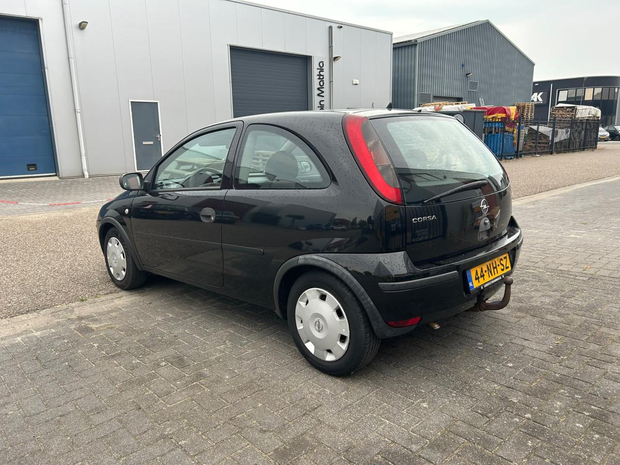 Opel Corsa 1.2-16V Essentia | IJskoude Airco | Lange APK