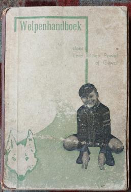 Het Welpenhandboek uit 1946