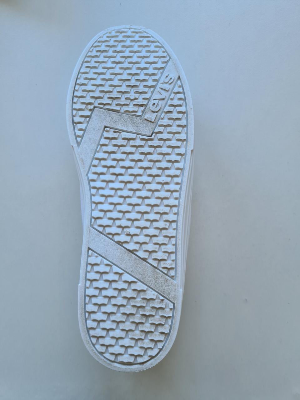 Nieuw ! Witte sneakers van Levi's Maat 41 / Maat 8
