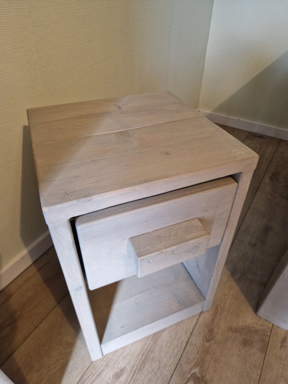 Kinderkamer steigerhout (bed, nachtkastje en kledingkast)