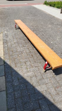 Mooie bank uit sporthal