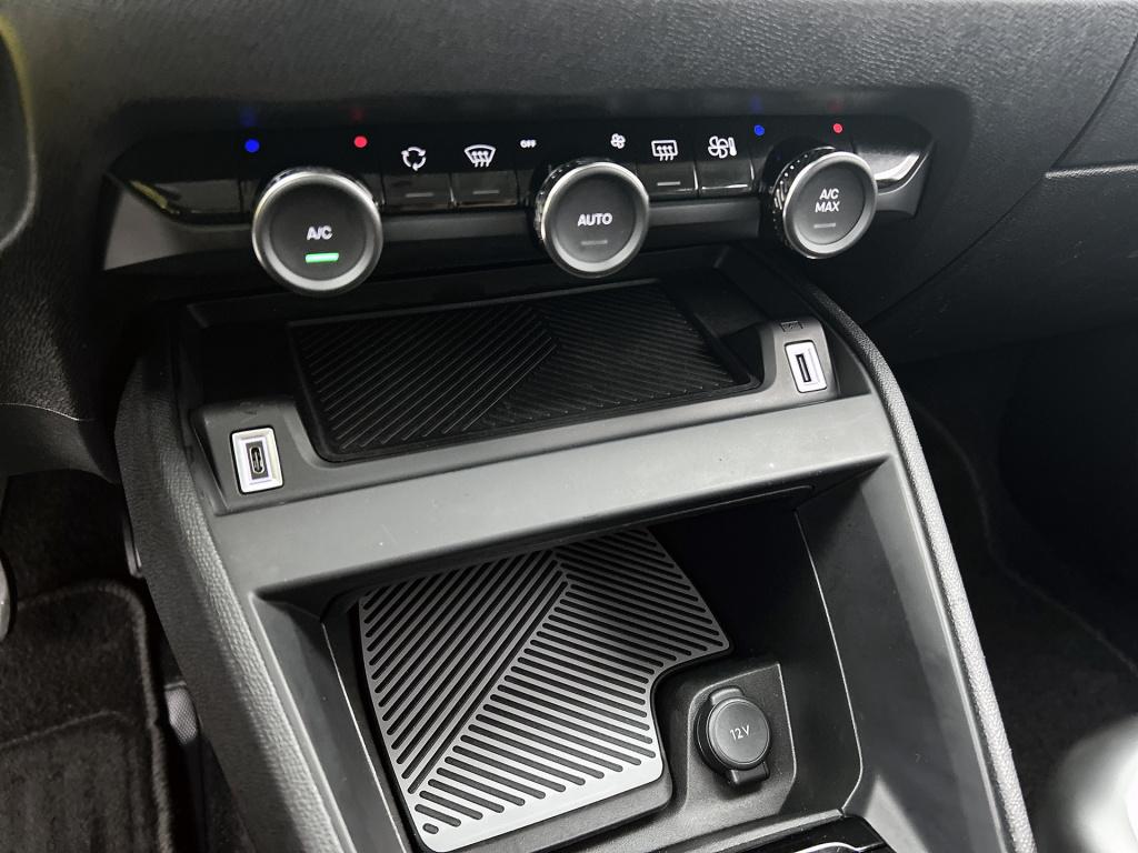 Citroen C4 130 pk feel edition | rijklaar | navigatie | comfort seats | 360