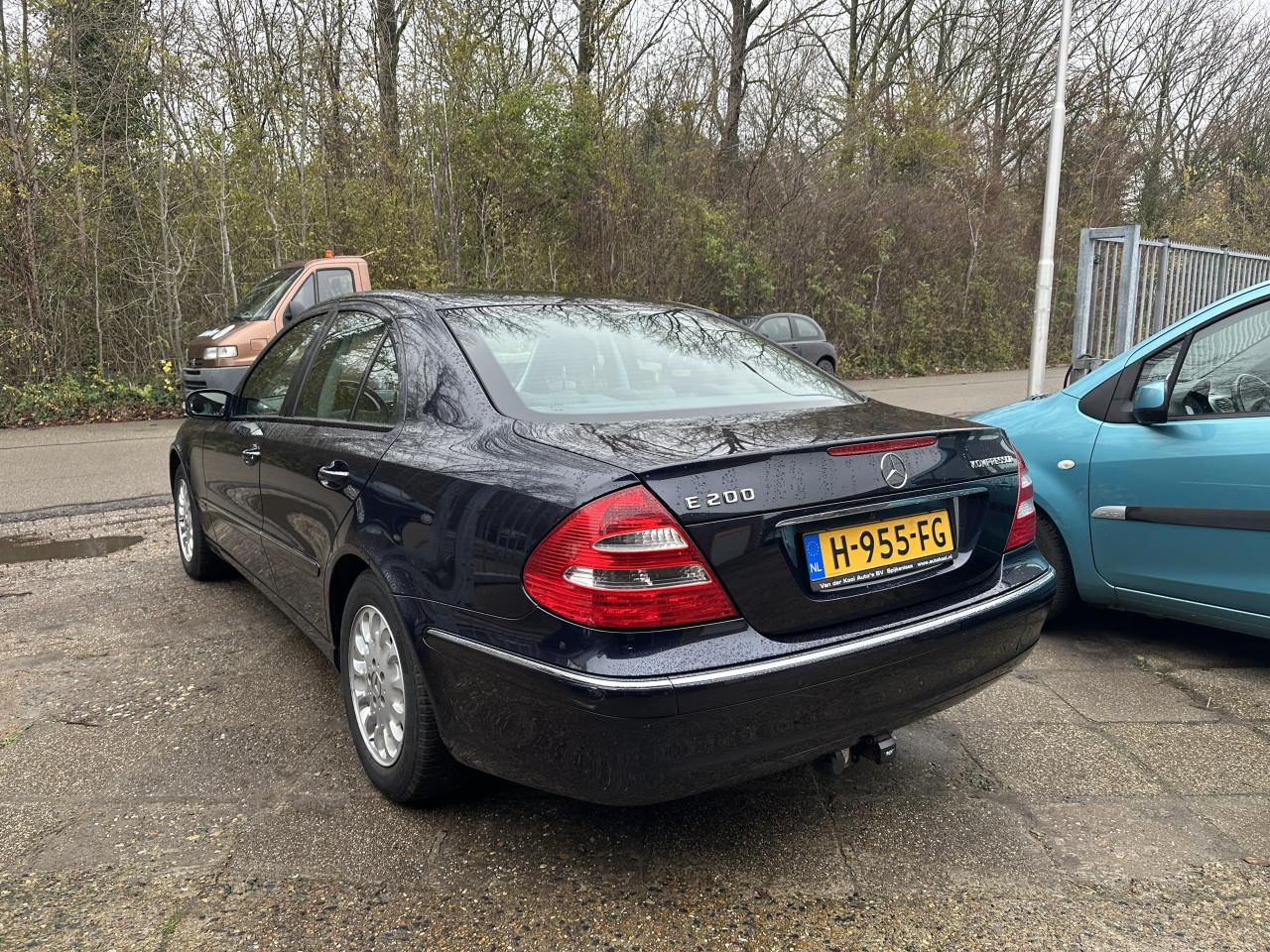Mercedes E200 compressor Airco, Cruise, trekhaak, handgeschakeld