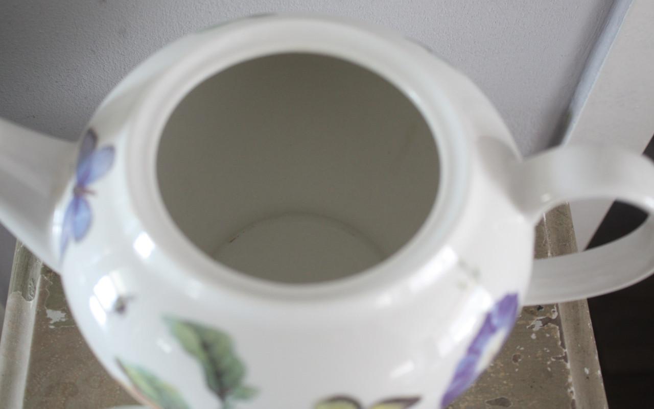 Thee pot met vlinders