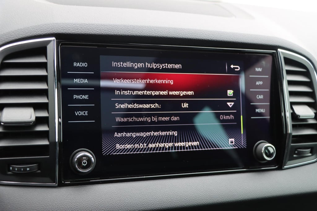 Skoda Karoq 1.5 tsi act sportline business dsg7 150pk