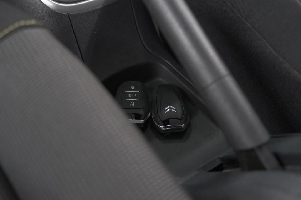 Citroen C3 puretech 110 max | keyless entry/start | camera | navigatie | pa