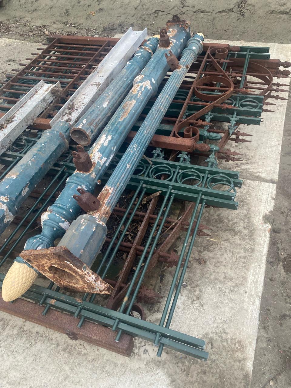 Stalen poorten / inrij hekken