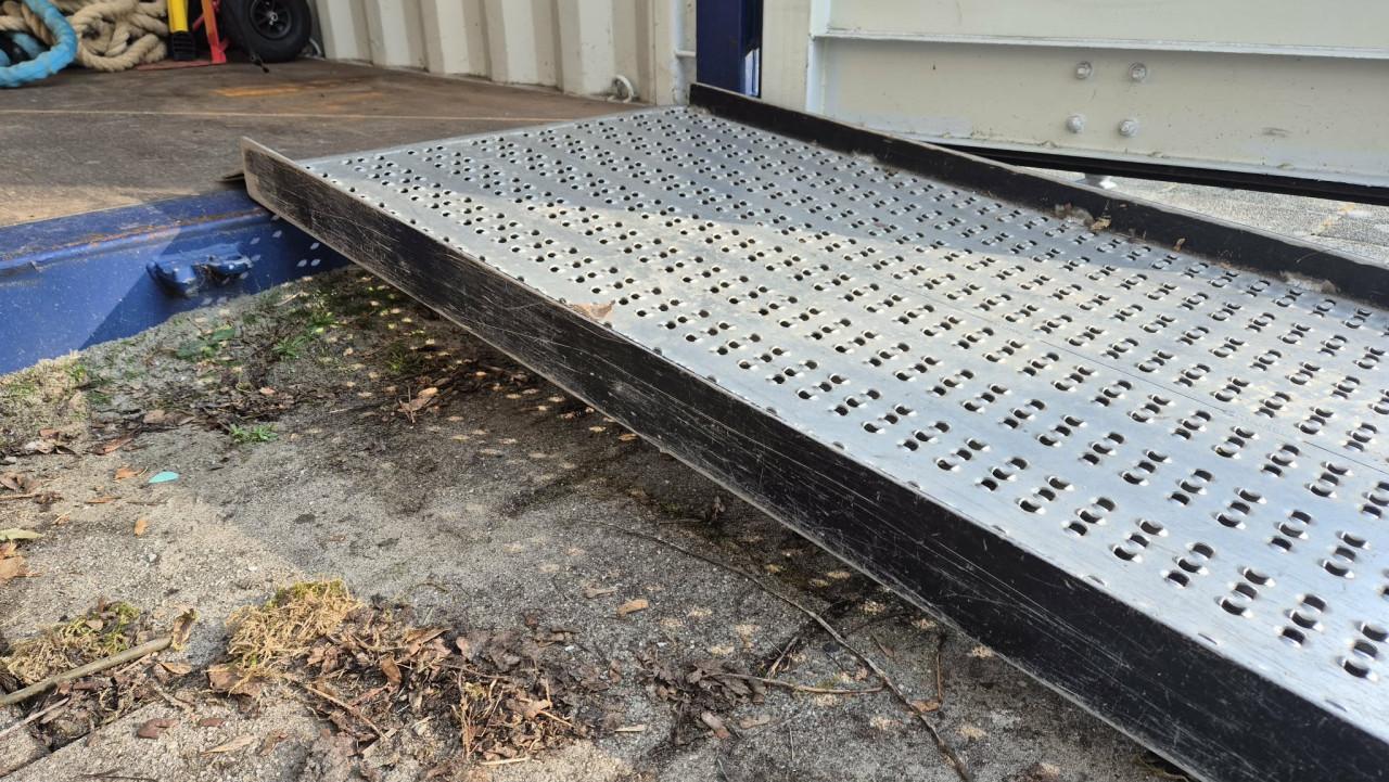 Oprijplaat voor container of aanhanger