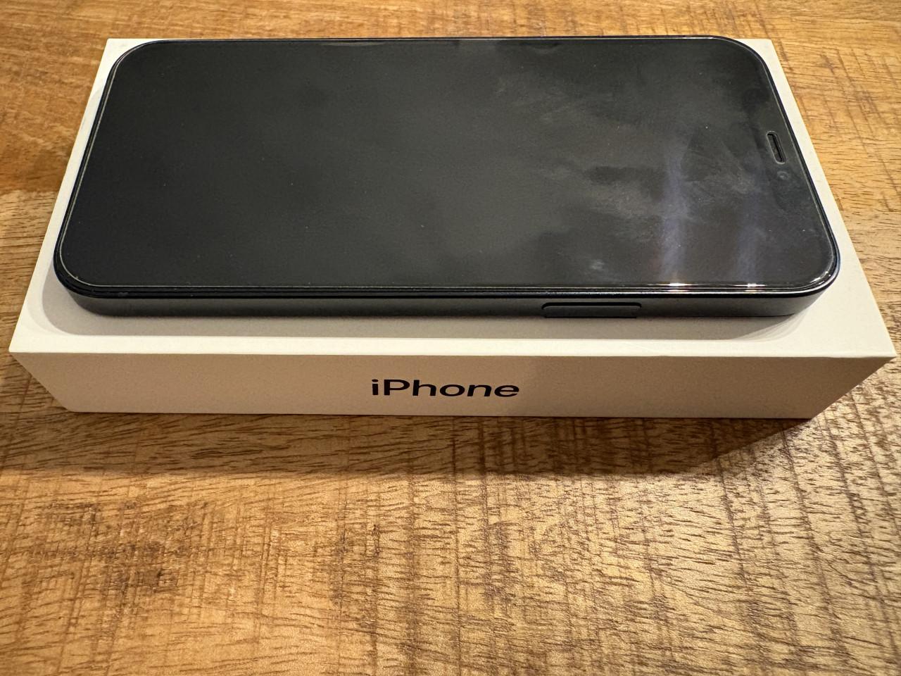 IPhone 12 64GB Zwart (A2403)