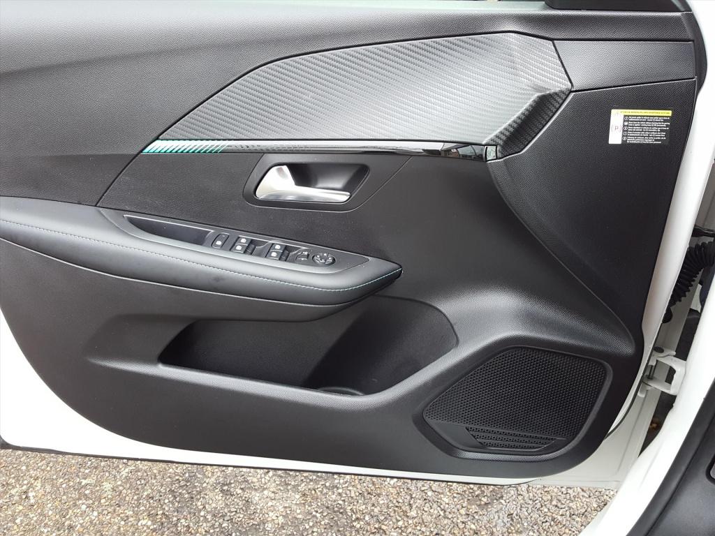 Peugeot 208 1.2 puretech 100pk allure pack navigatie | apple carplay & andr