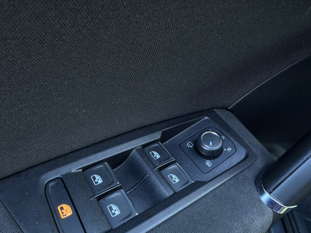 Volkswagen Touran 1.5 tsi highline business r 7p * navigatie * camera * car