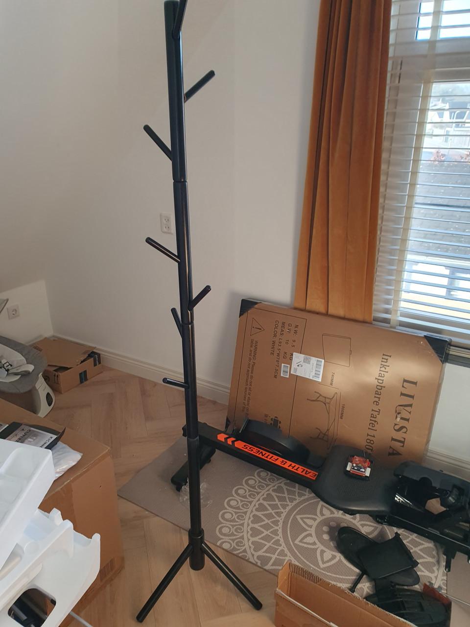 Kapstok staand zwart met 8 haken| 175 cm | zo goed als nieuw