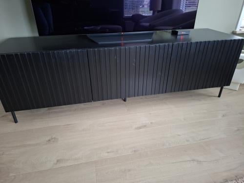 Woood Grand Gravure tv meubel grenen zwart