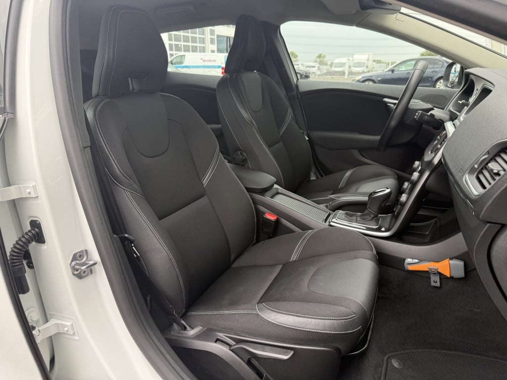 Volvo V40 t2 123pk aut6 polar+| navi| cruise| stoel.verw| led| pdc