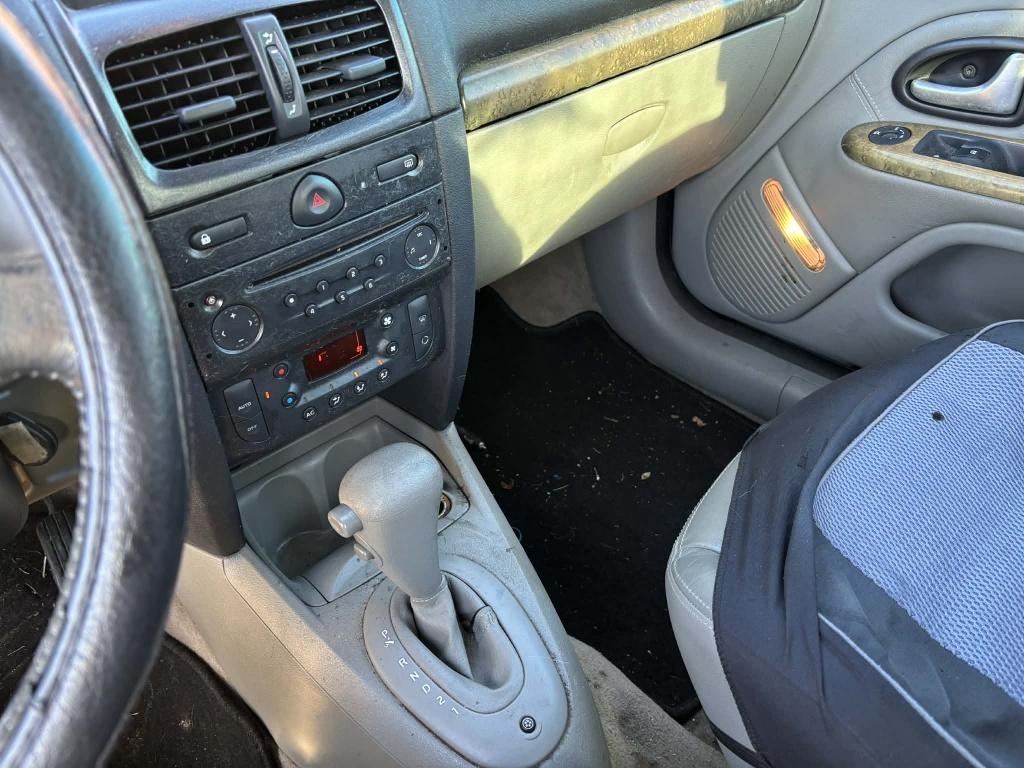 Renault Clio 1.6-16v initiale