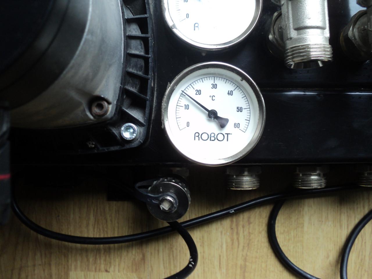 Vrijwel nieuwe 4 groep verdeler vloerverwarming ENERGI ZUINIGE pomp