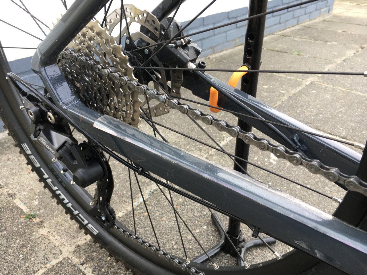 Te koop z.g.a.n.super mooie mountainbike 29er cube Attention,Kleur grijs’