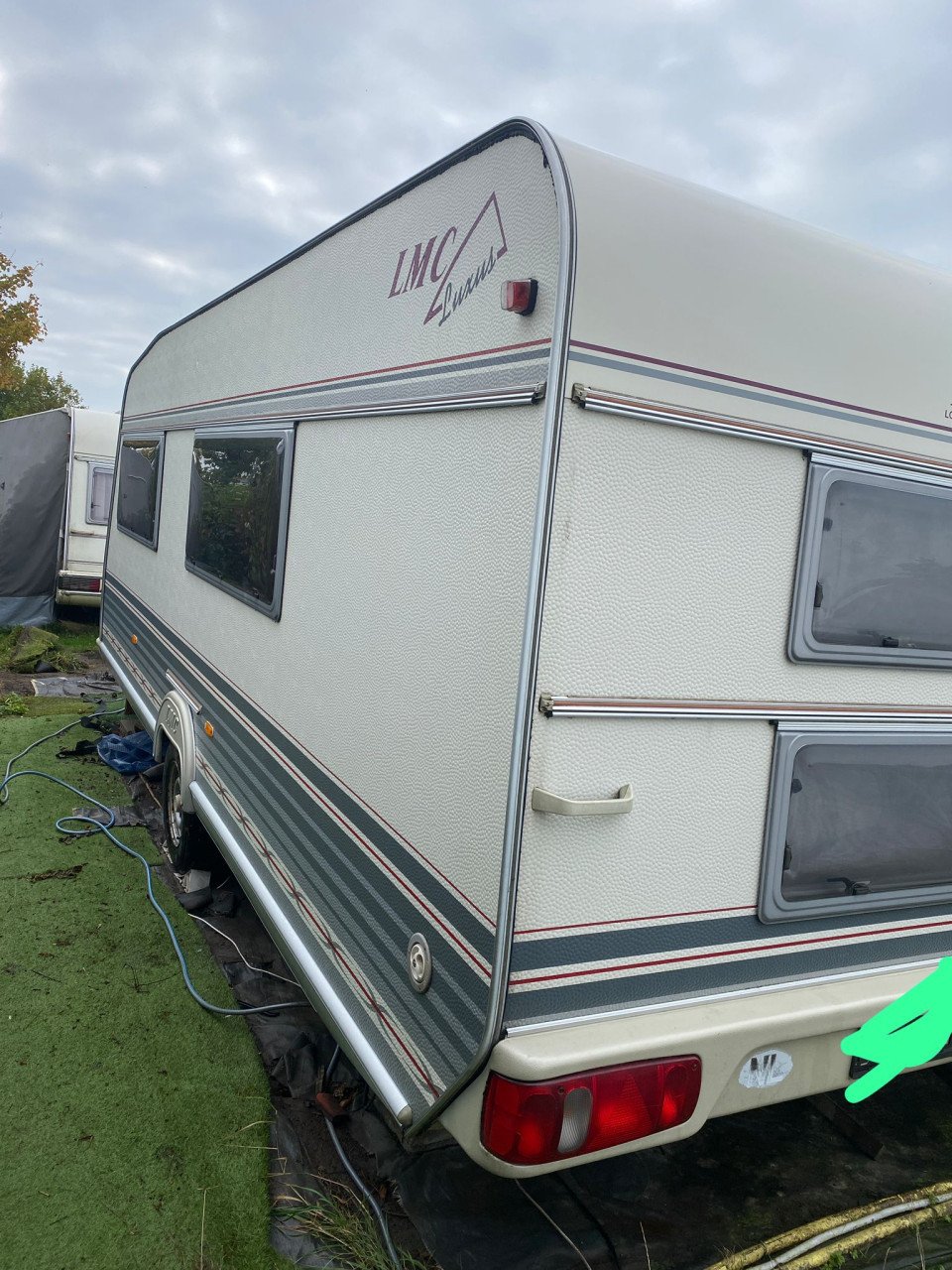 Lmc luxus caravan 560 met 4 seizoenen voortent airco compleet