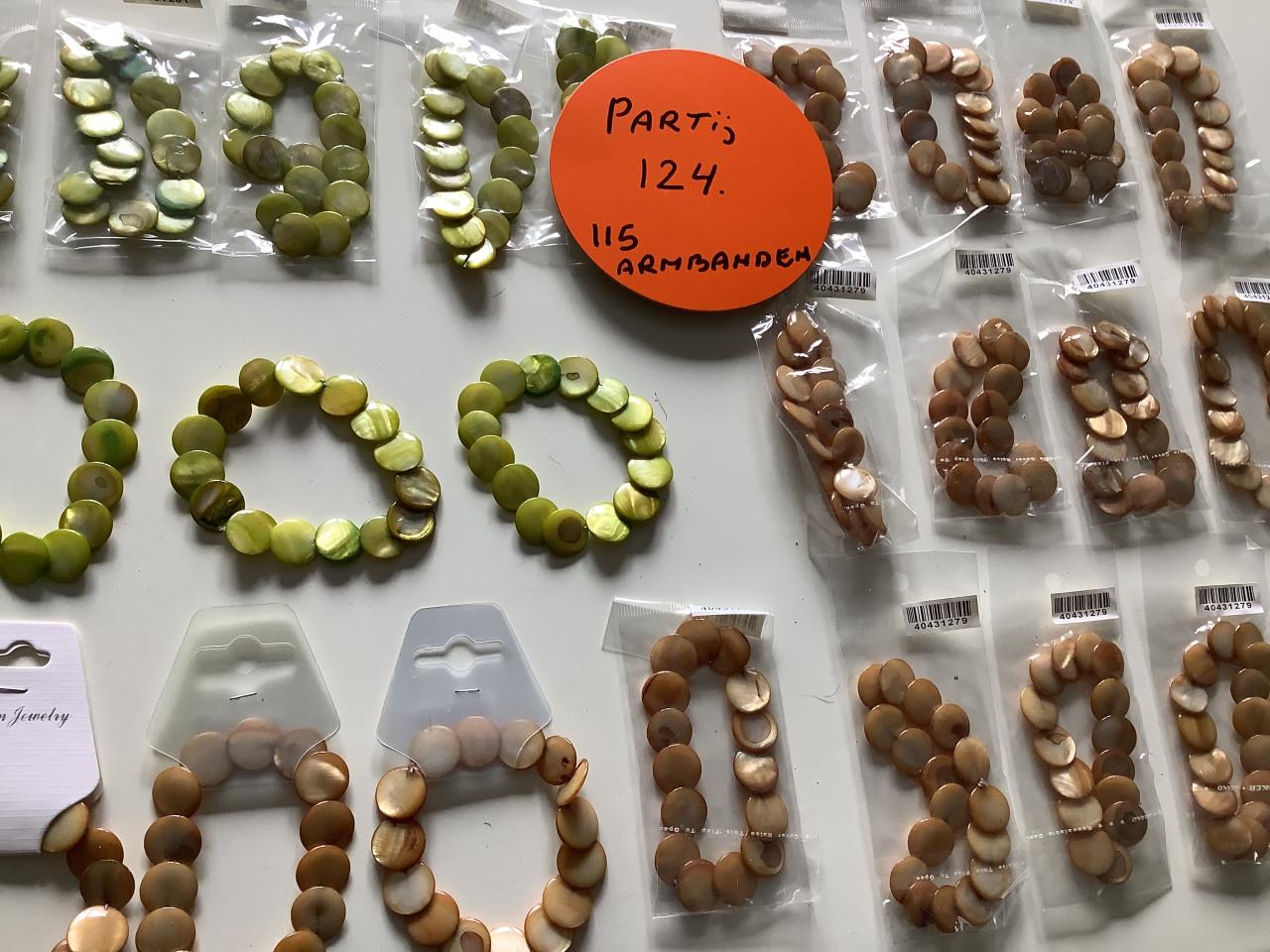 Partij leuke armbandjes ( partij 124).