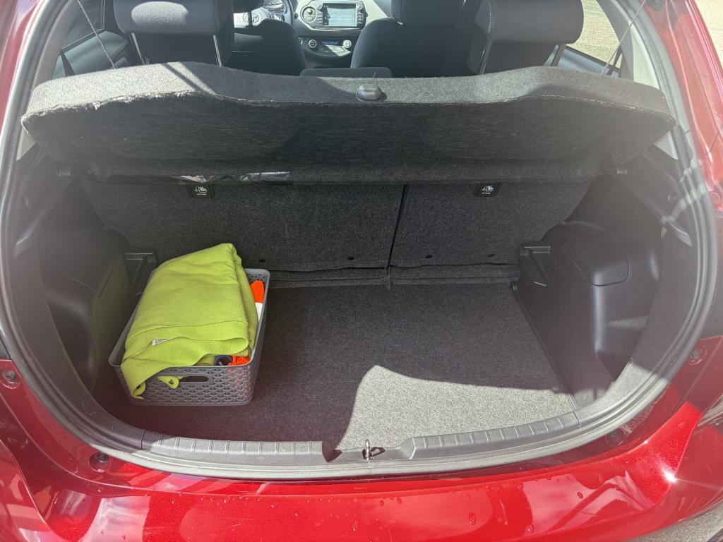 Toyota Yaris 1.5 hybrid dynamic | navi | climate | camera!