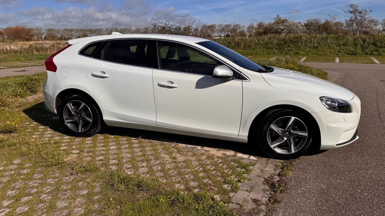 Volvo V40 2.0 D2 2015 Wit R-Design NL Auto Afn Trekhaak