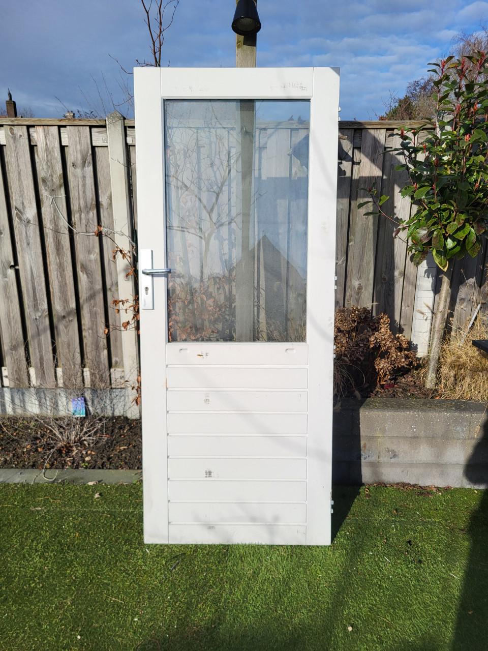 Hard houten balkon deur.