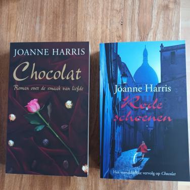 2 boeken: Chocolat en Rode schoenen, beide van Joanne Harris