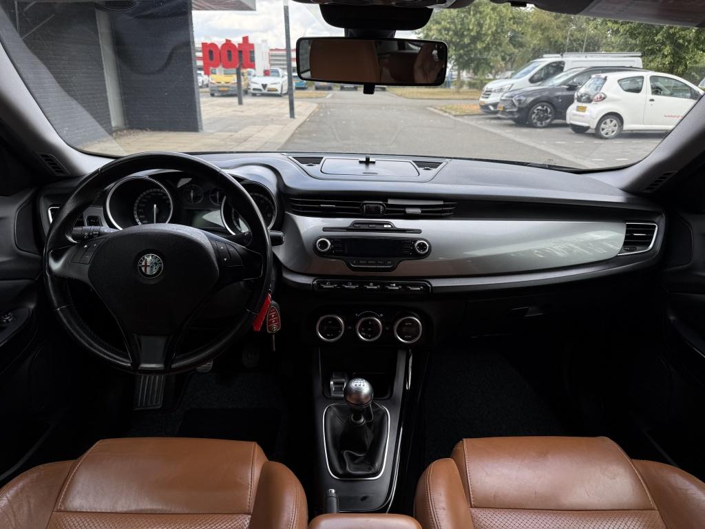 Alfa Romeo Giulietta 1.4 t distinctive - grote beurt + nieuwe distributie -